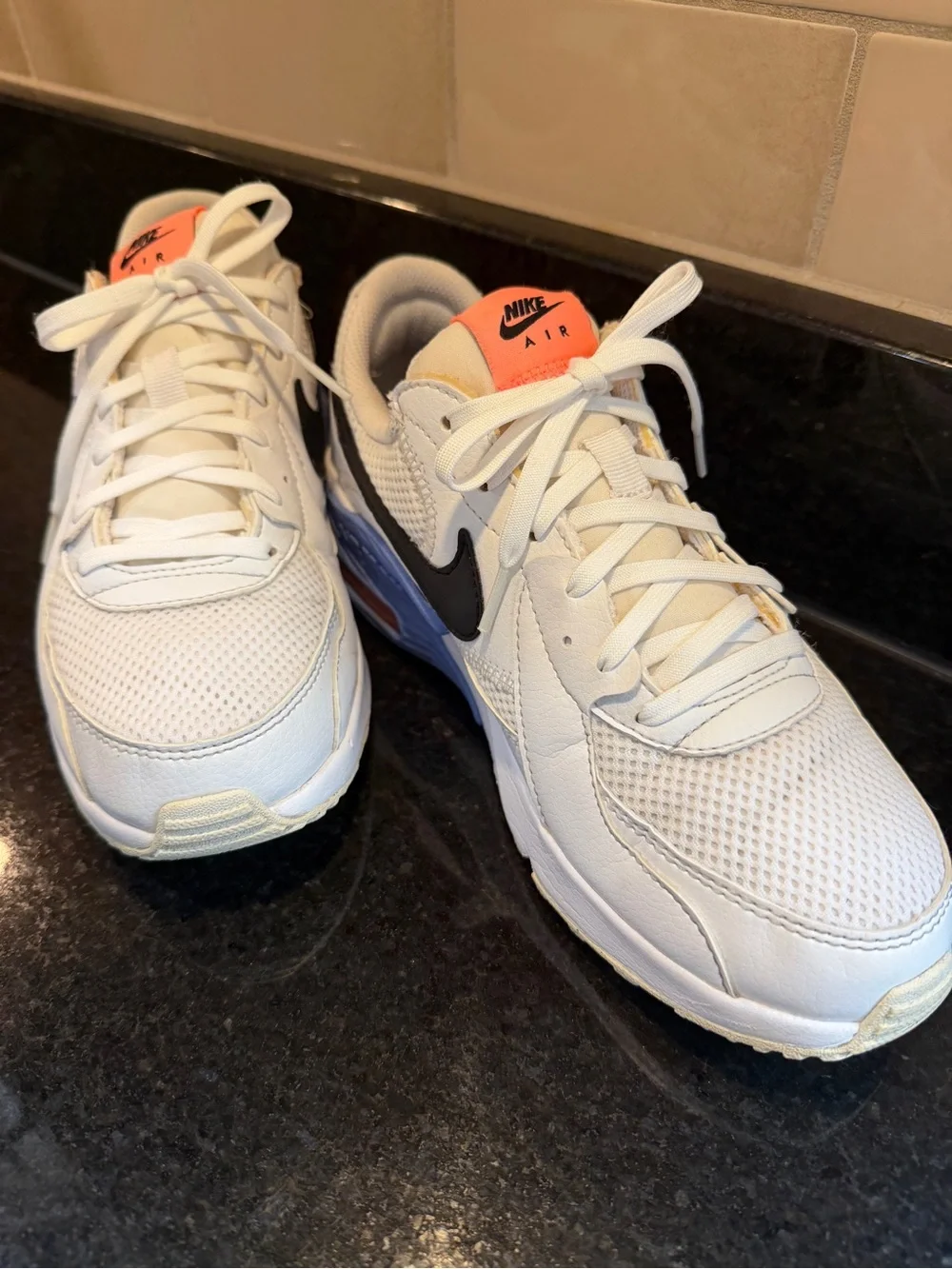 Women’s 8.5 Nike Air Max Exee “White Bright Mango” DH1086-100 Gently Used